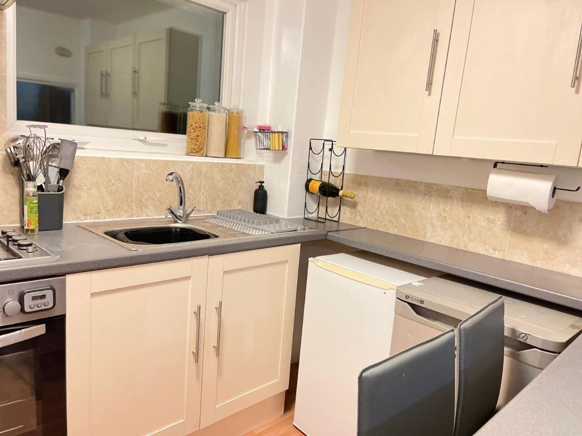 Lovely 1 Bed Home Near Hospital, With Parking & Garden Work Contractor Leisure, Sapphire CBG Exterior foto